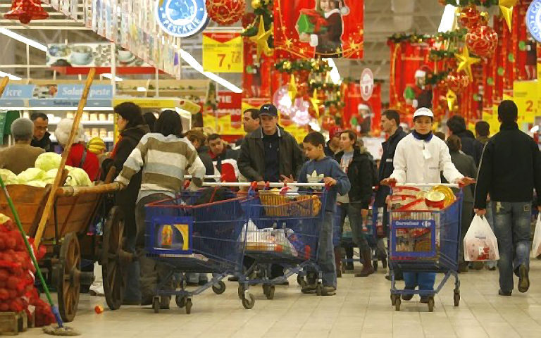 cumparatori supermarket