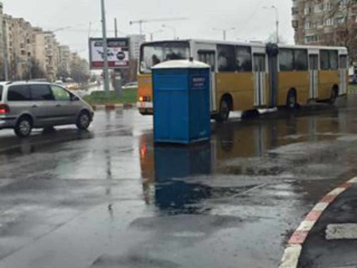 toaleta in Ploiesti pe strada