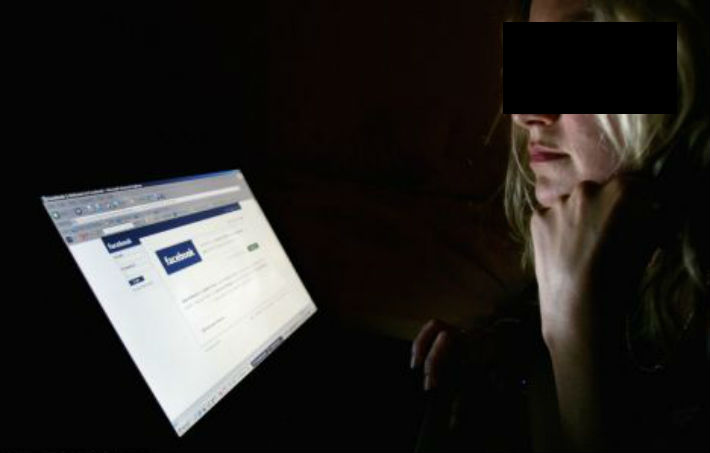 escroaca pe facebook