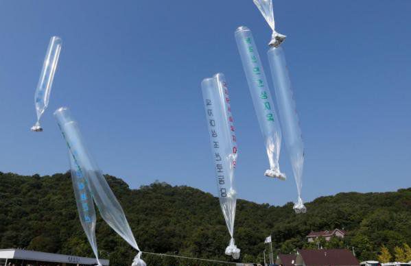 north-korea-propaganda-balloons
