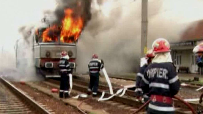 incendiu-la-locomotiva-unui-tren-incarcat-cu-titei
