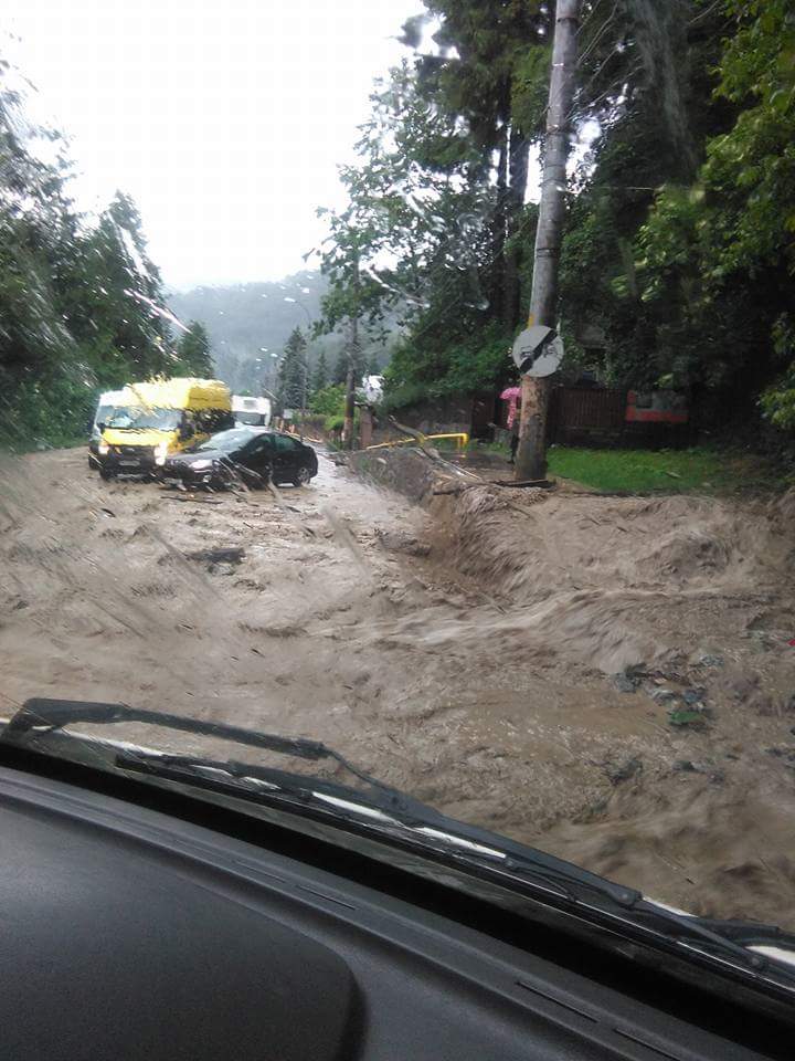 DN 1 Sinaia sub puhoaie 1