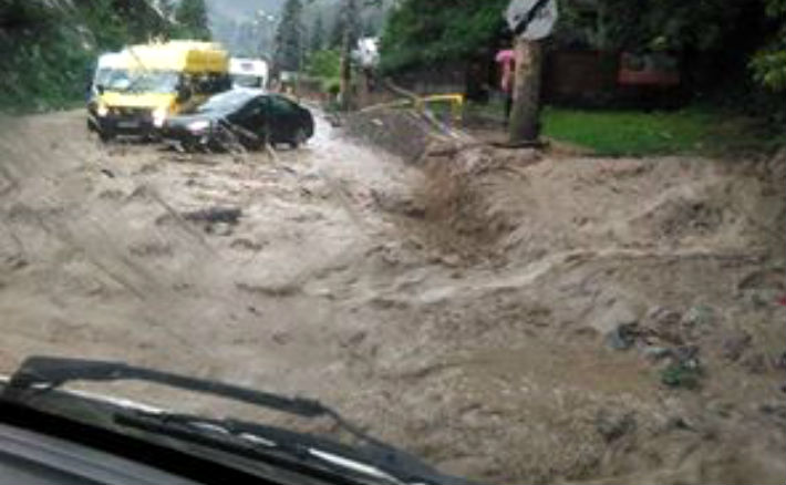 DN 1 Sinaia sub puhoaie