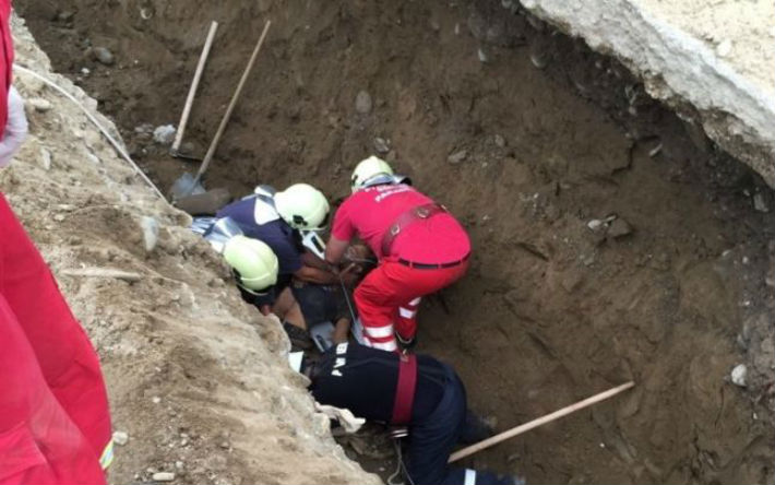 accident munca ingropat pe jumatate in pamant