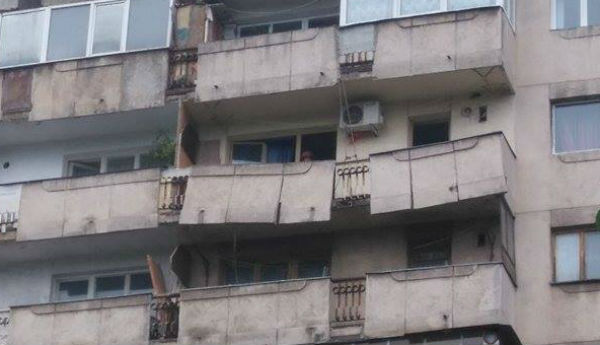balcon care sta sa pice 2