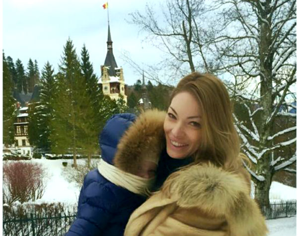 Valentina Pelinel si fiul Milan la Sinaia