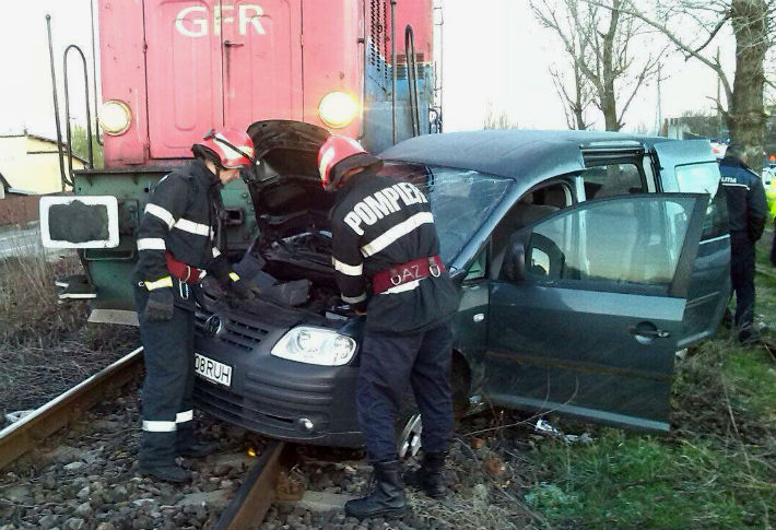 accident Ploiesti 1 tren auto