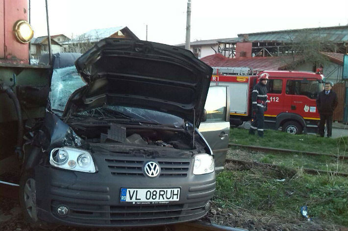 accident Ploiesti 2 tren auto