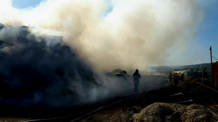 incendiu baloti