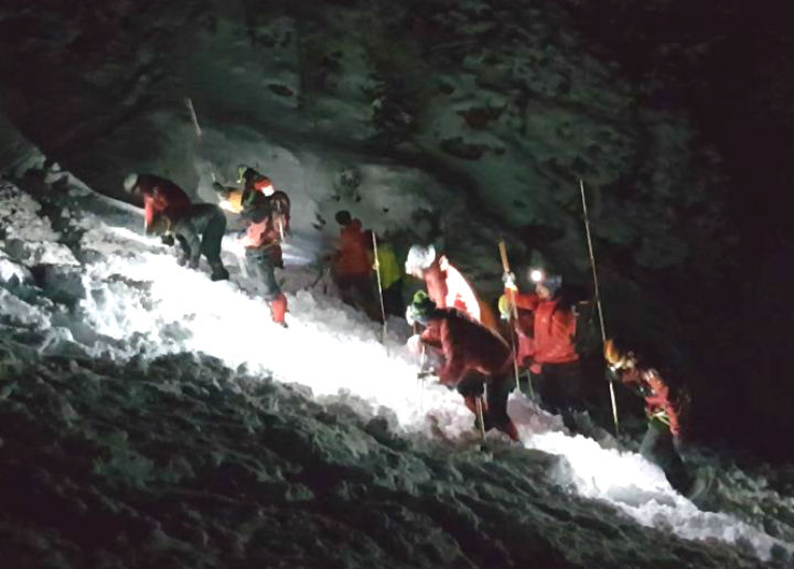 Salvamont Prahova - cautari barbat prins de avalansa